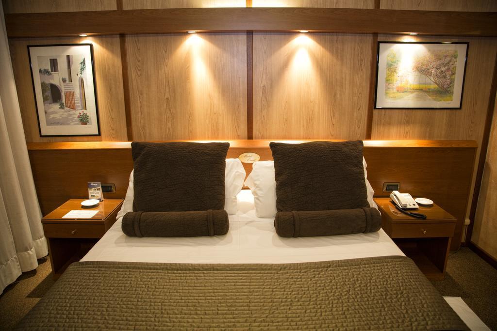 Hotel Motel Ovest Виттуоне Экстерьер фото