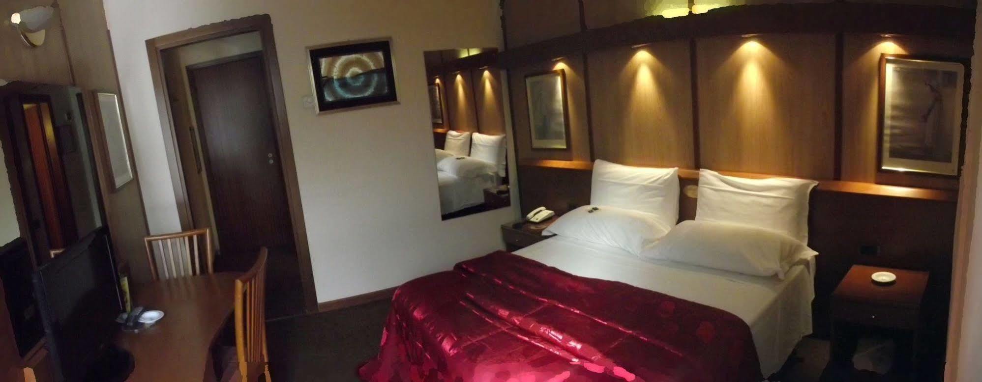 Hotel Motel Ovest Виттуоне Экстерьер фото